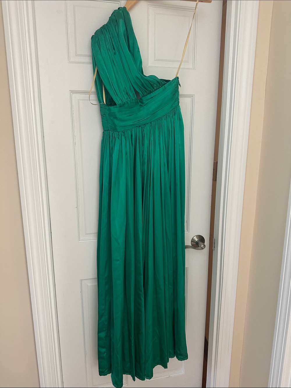 Beautiful emerald green dress for a wedding or a party/ dinner.